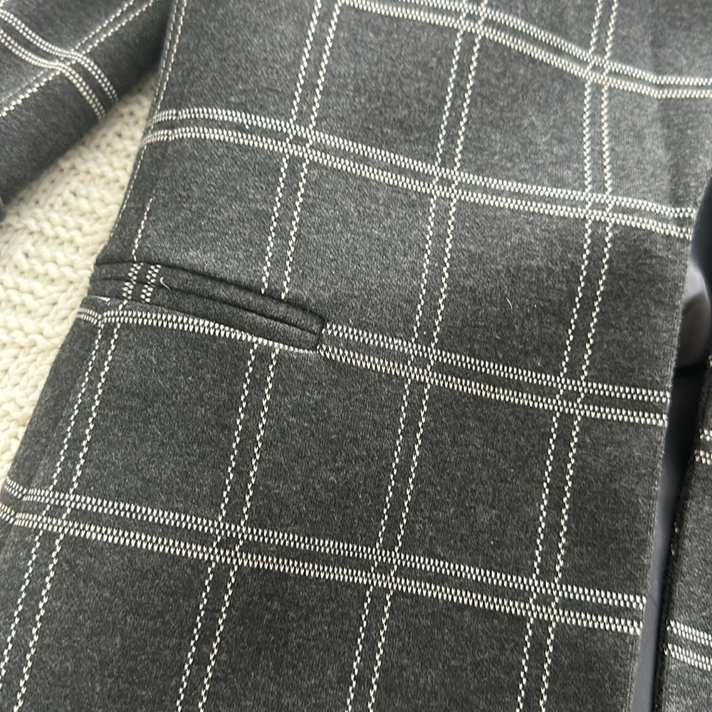 Blazer - Picture 3 of 8